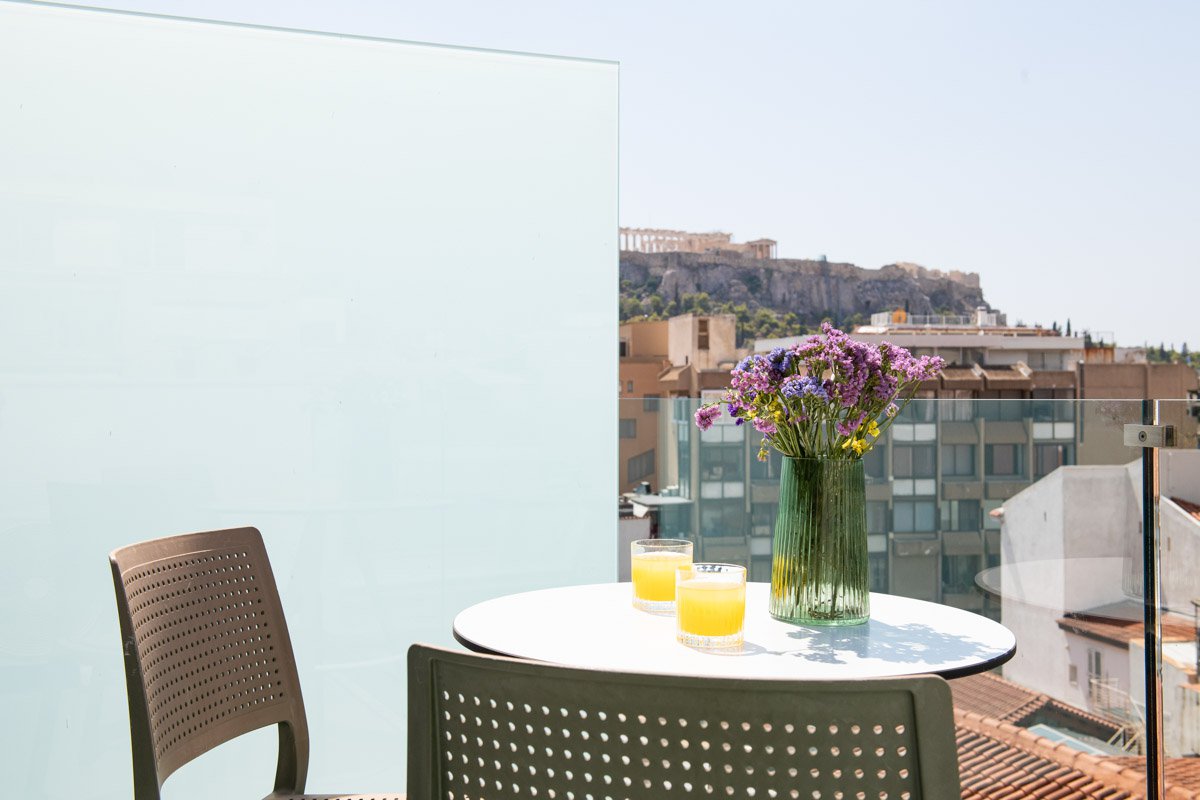 Enattica Suites, η θέα από το μπαλκόνι